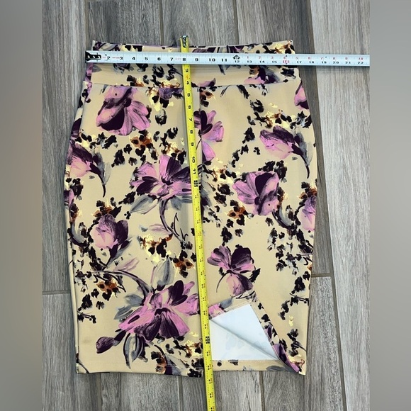 Like New Thalia Sodi Size L Beige and Pur print midi skirt no signs of wear - Picture 3 of 9